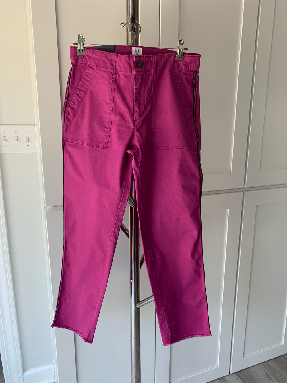 GAP Fuchsia Girlfriend Khaki, Size 6.